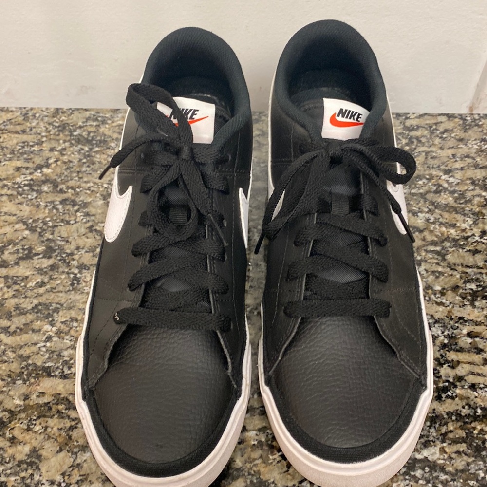 Nike low top like new condition mens 10.5
